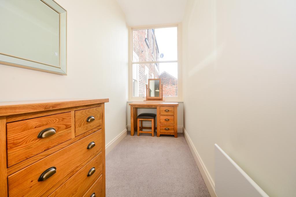 Minster'S Keep- Stylish Apartment Near York Minster Exterior foto